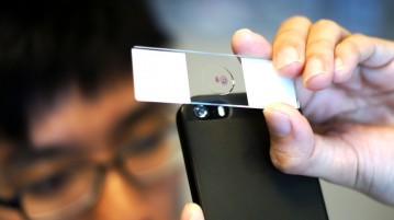 Smartphones Turn Into Microscopes With $5 Dotlens