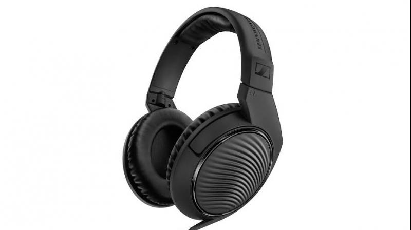 Sennheiser HD 200 PRO: The New Lightweight Headset