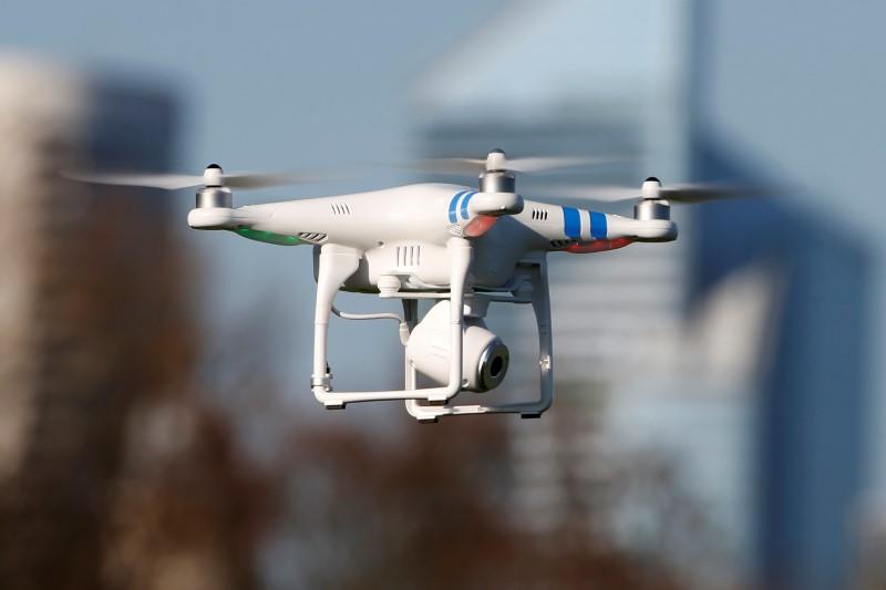 Walmart plans fly drones in it stores to assist you in your shopping